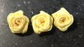3 roses jaune sur barette